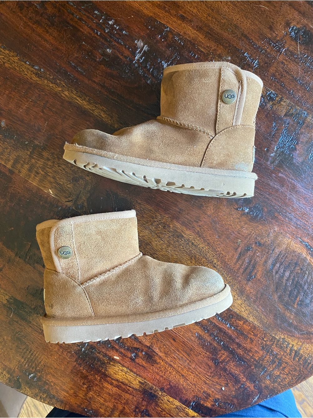 UGG girls Mini Boot Suede Ankle Boots in Chestnut size 13 kids sheepskin